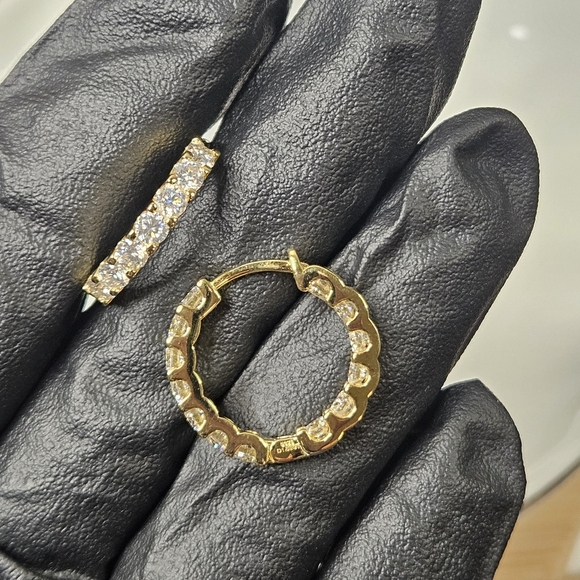 In and Out Moissanite Huggie 18k Yellow Gold Plated - Picture 3 of 4